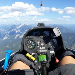 Flugwegposition um 14:49:30: Aufgenommen in der Nähe von Admont, Österreich in 2430 Meter